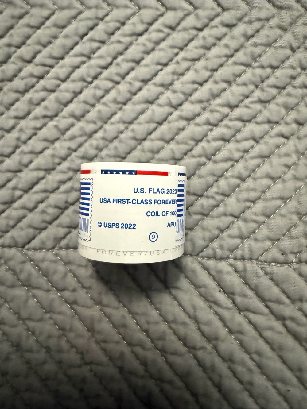 New 1 coil Of 100 USPS STAMPS AMERICAN Flag - Picture 2 of 4